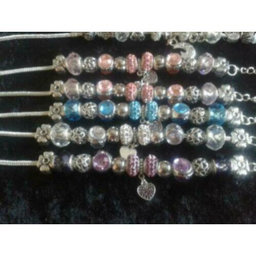 armbanden met glaskralen in diverse kleur pandor style