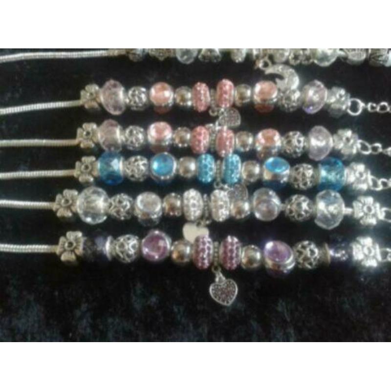 armbanden met glaskralen in diverse kleur pandor style