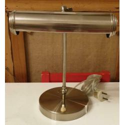 Vintage bureaulamp of notarislamp op voet.