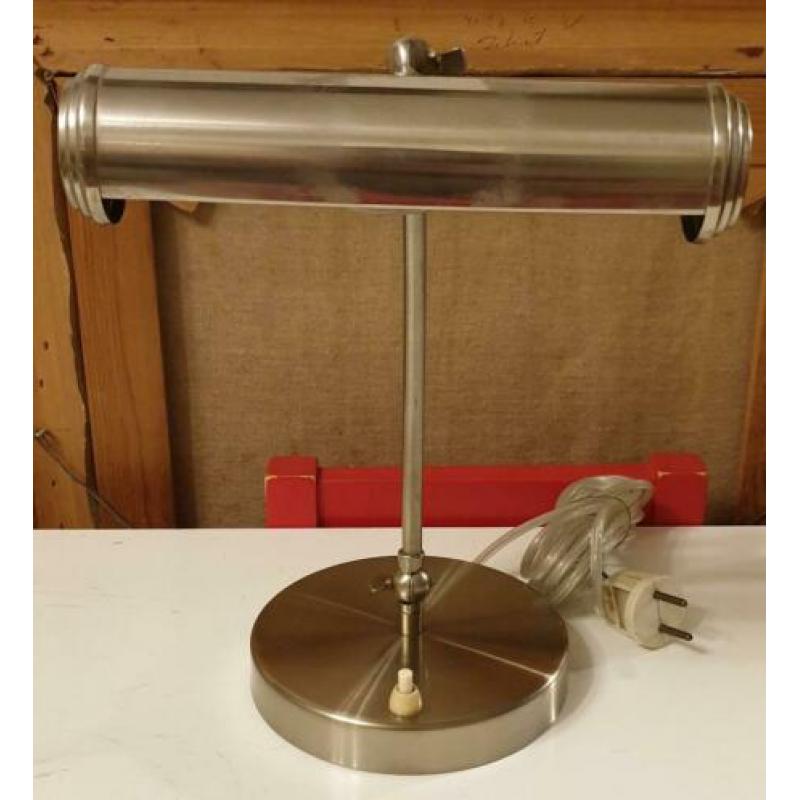 Vintage bureaulamp of notarislamp op voet.