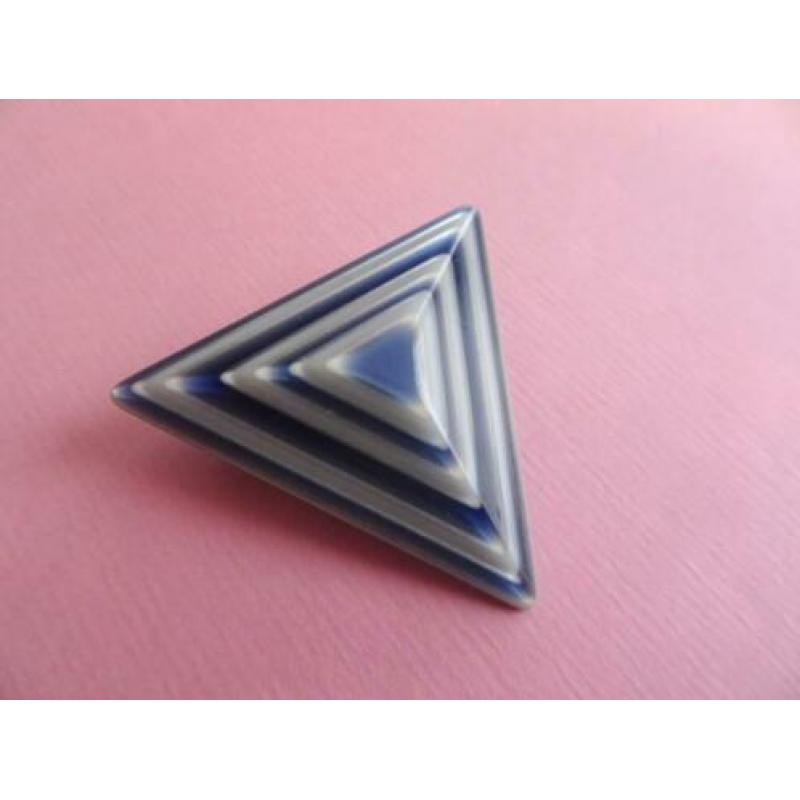 jwg Vintage 60s sixties moonglow driehoek broche blauw