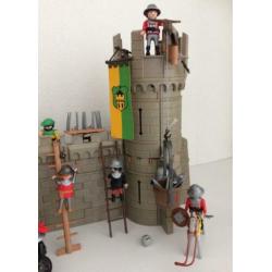 Kasteel van Playmobil 3132 met 15 ridders 2 paarden ect