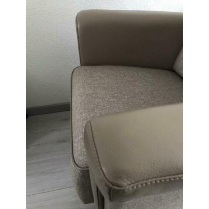 Fauteuil taupe kleur met leer