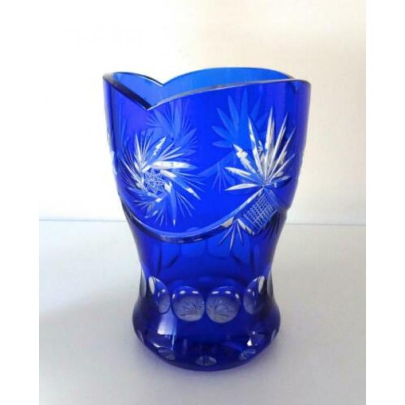 Kristal vaas helder blauw sierlijke gravering Bohemen 4649-k