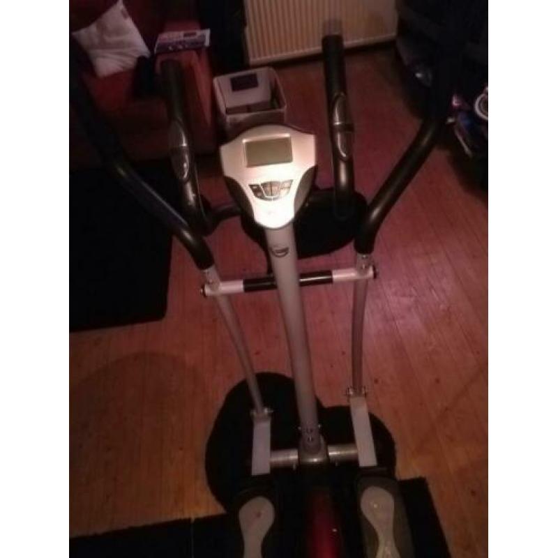 Crosstrainer nieuw uit doos , electro magnet. Aandrijving sy