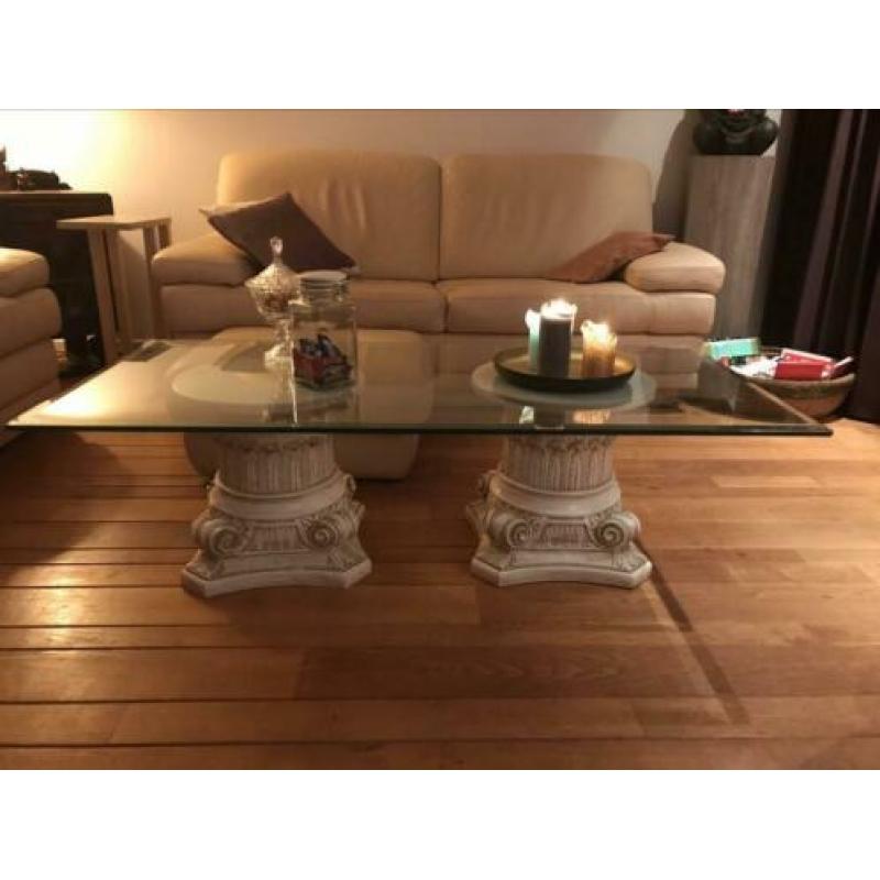 Glazen salontafel met romeinse poten