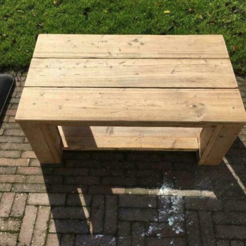 Salontafel / bijzettafel van steigerhout