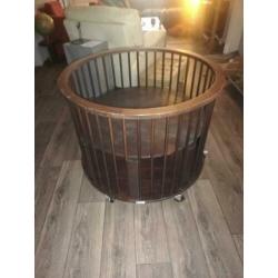 Box - Bopita ronde houten baby box op wieltjes - 2 niveau's