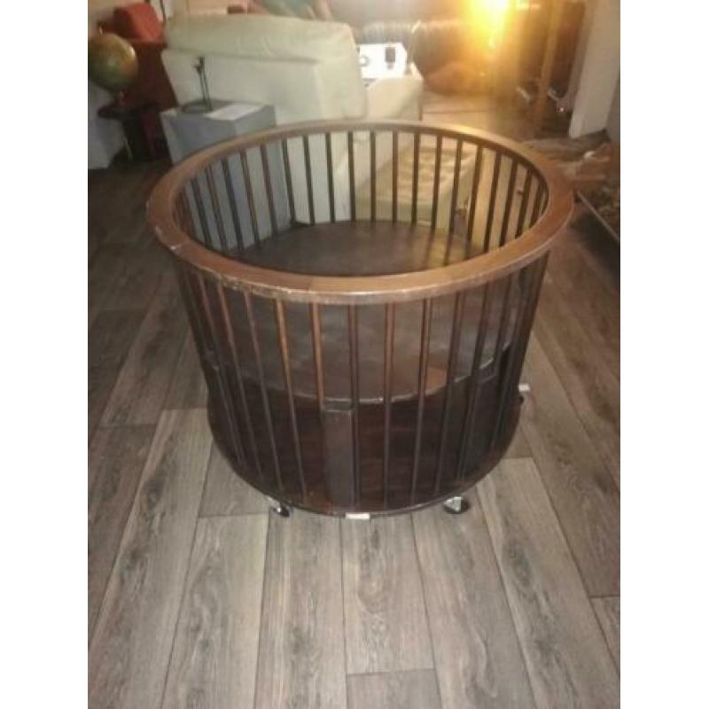 Box - Bopita ronde houten baby box op wieltjes - 2 niveau's