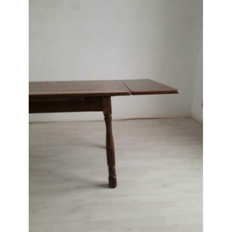 Uitschuifbare massief eiken eettafel met 4 stoelen
