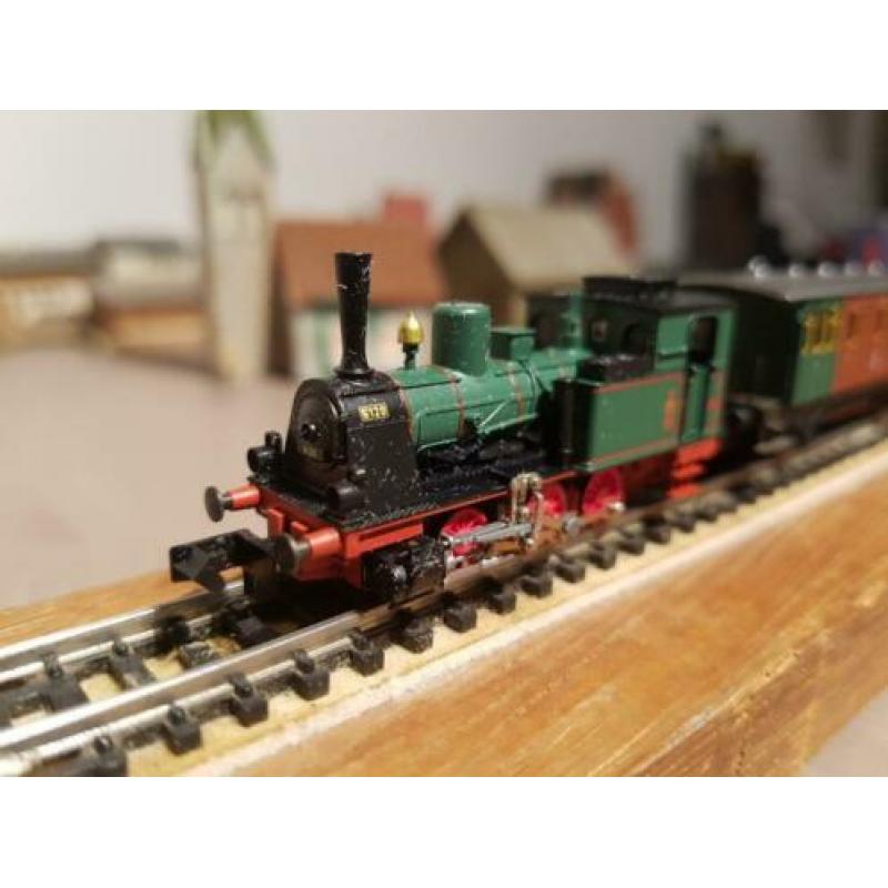 Arnold locomotief met 4 wagons "Jahreszug 1993 " van de Kpev