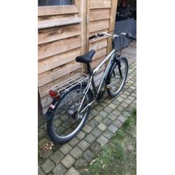 Jongensfiets. Fiets en remt goed. Beetje opknappen
