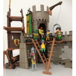 Kasteel van Playmobil 3132 met 15 ridders 2 paarden ect