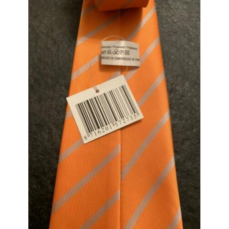 Stropdas Oranje met zilveren streepdessin 100% Poyester