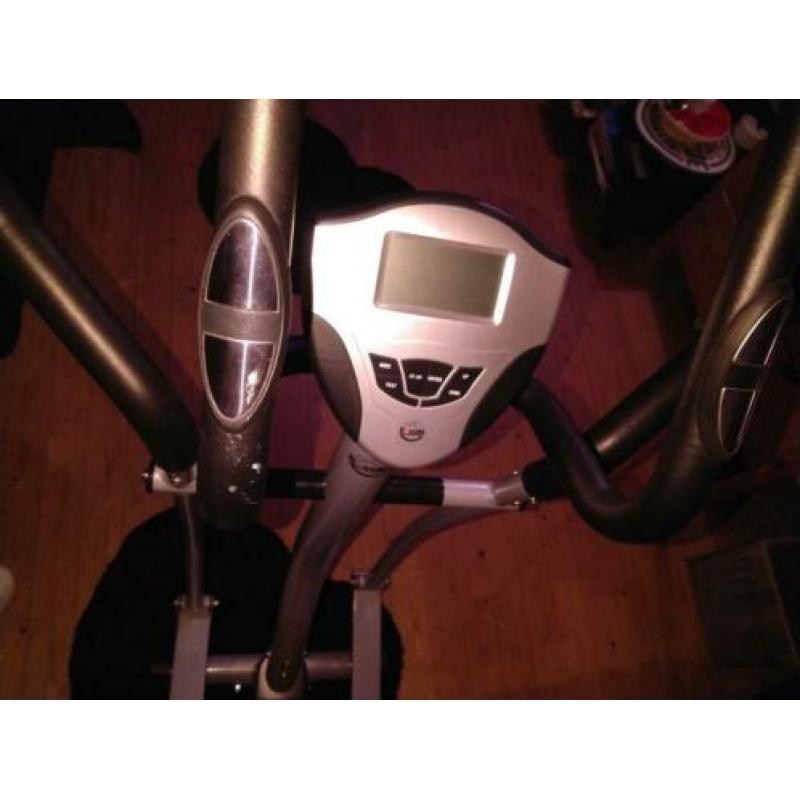 Crosstrainer nieuw uit doos , electro magnet. Aandrijving sy
