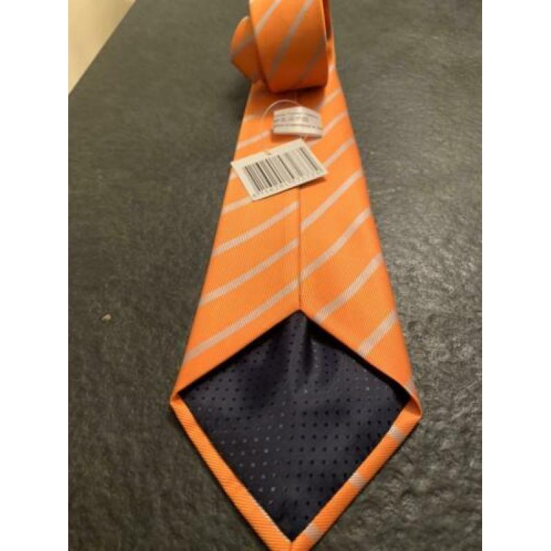 Stropdas Oranje met zilveren streepdessin 100% Poyester