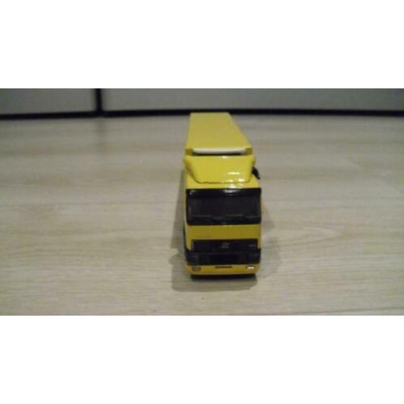 Te koop lion toys volvo fh12 lipton ice schaal 1:50
