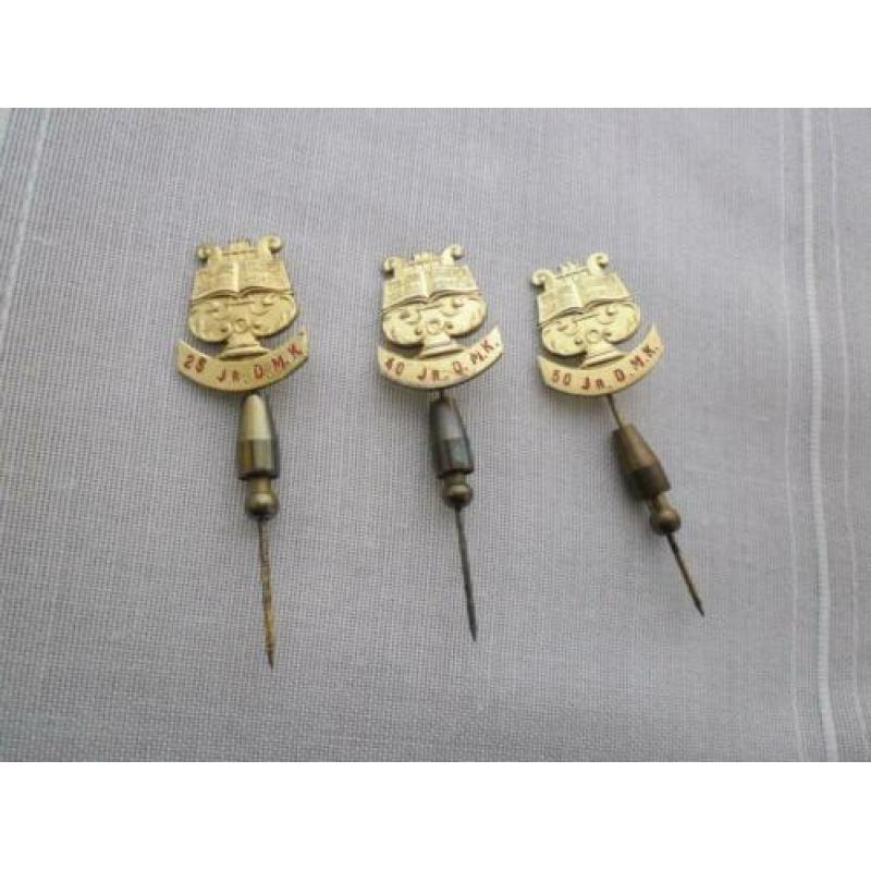 zilver vergulde jubileum speldjes 25/40/50 jaar D.M.K [303]