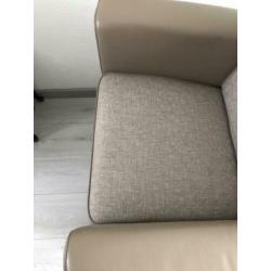 Fauteuil taupe kleur met leer