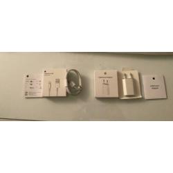 Originele Apple adapter en evt ook oplader