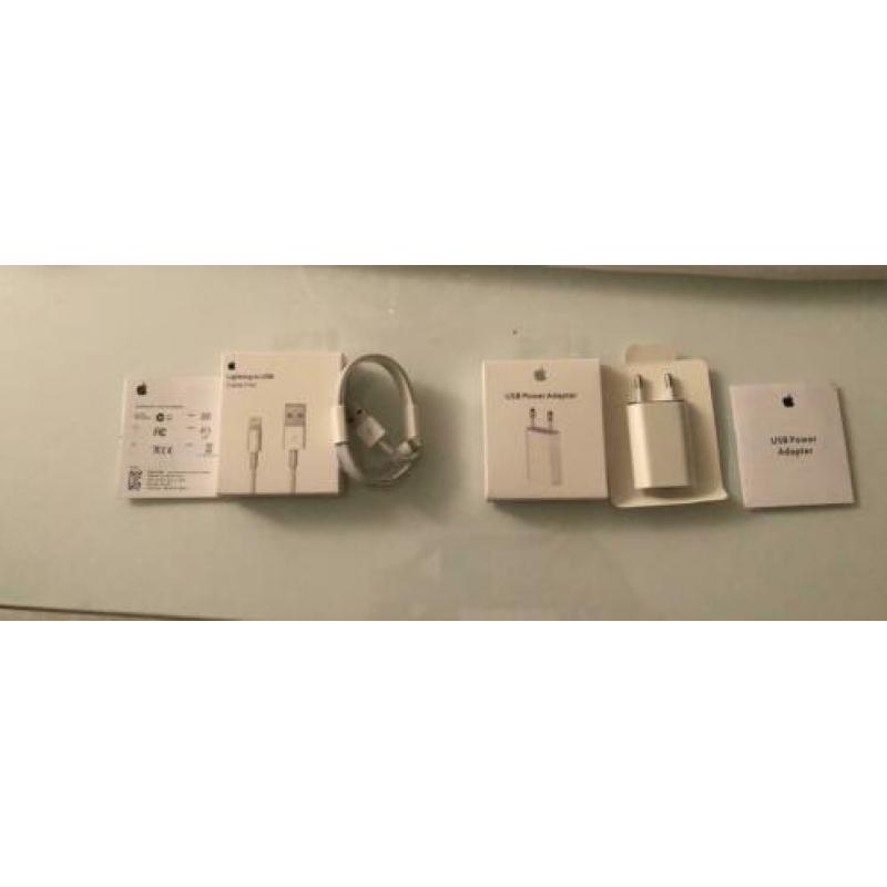 Originele Apple adapter en evt ook oplader