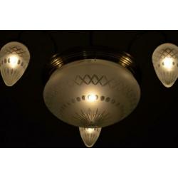 Imposante Art-Deco lamp met geslepen glas