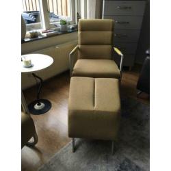 Twee fauteuils, en Hocker
