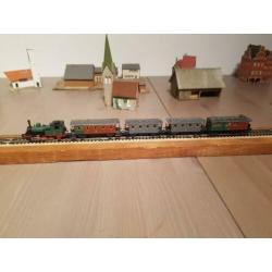 Arnold locomotief met 4 wagons "Jahreszug 1993 " van de Kpev
