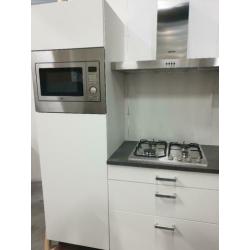INNOVARE KEUKENS: Royale Showroomkeuken compleet ca. 300 cm