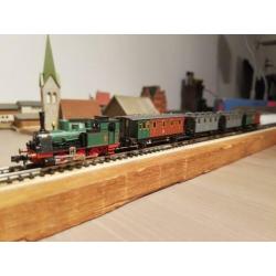 Arnold locomotief met 4 wagons "Jahreszug 1993 " van de Kpev