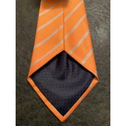 Stropdas Oranje met zilveren streepdessin 100% Poyester
