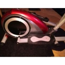 Crosstrainer nieuw uit doos , electro magnet. Aandrijving sy
