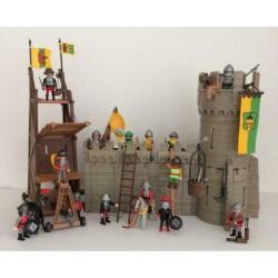 Kasteel van Playmobil 3132 met 15 ridders 2 paarden ect