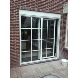 kunststof hef/kiep schuifpui met vakverdeling op het glas