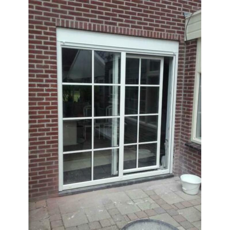 kunststof hef/kiep schuifpui met vakverdeling op het glas