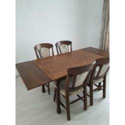 Uitschuifbare massief eiken eettafel met 4 stoelen