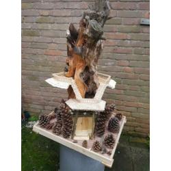 Speeltoestel voor de vogels