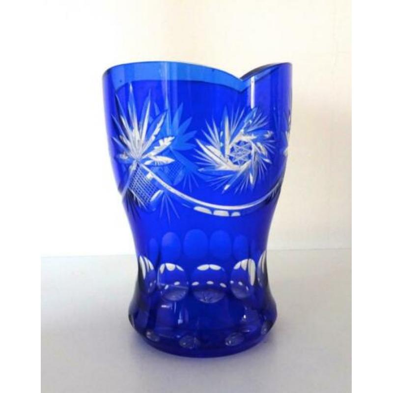 Kristal vaas helder blauw sierlijke gravering Bohemen 4649-k