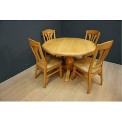 Licht eikenhouten zeskant eethoek met 4 lederen stoelen