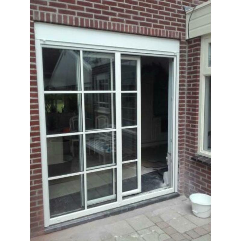 kunststof hef/kiep schuifpui met vakverdeling op het glas
