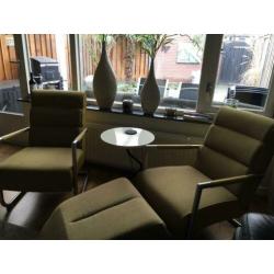 Twee fauteuils, en Hocker
