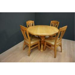 Licht eikenhouten zeskant eethoek met 4 lederen stoelen