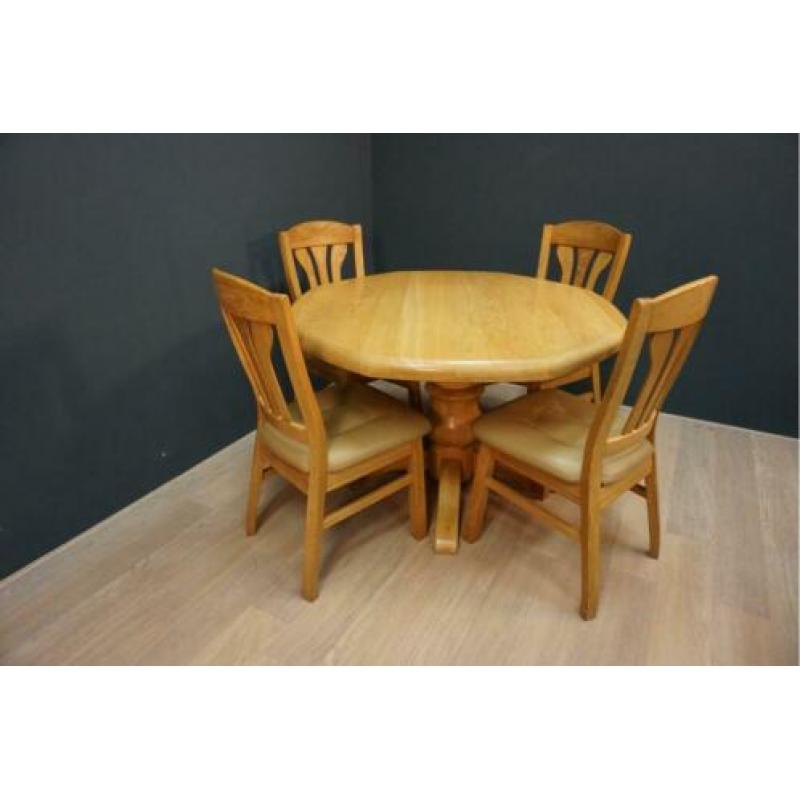 Licht eikenhouten zeskant eethoek met 4 lederen stoelen