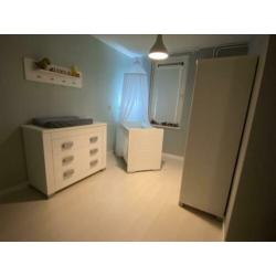 Witte baby kamer
