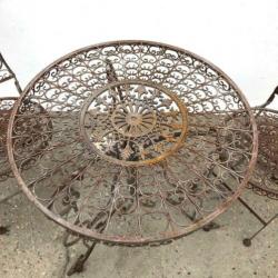 Smeedijzeren brocante tuinset; tafel + 2 stoelen, vintage