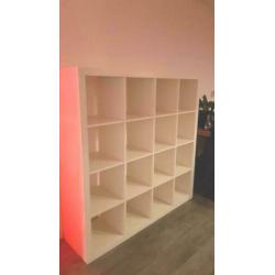 Witte hoogglans Expedit (nu Kallax) vakken kast