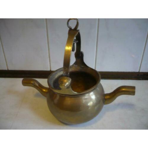 Puntgave antieke bronzen ketel