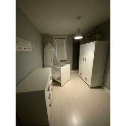 Witte baby kamer