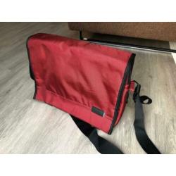 rode laptoptas in uitstekende (zgan) conditie
