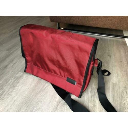 rode laptoptas in uitstekende (zgan) conditie